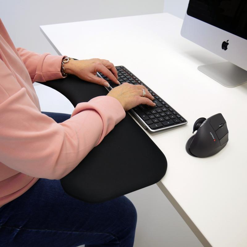 API-Test Tischlehne, Symmetrisch weit 1