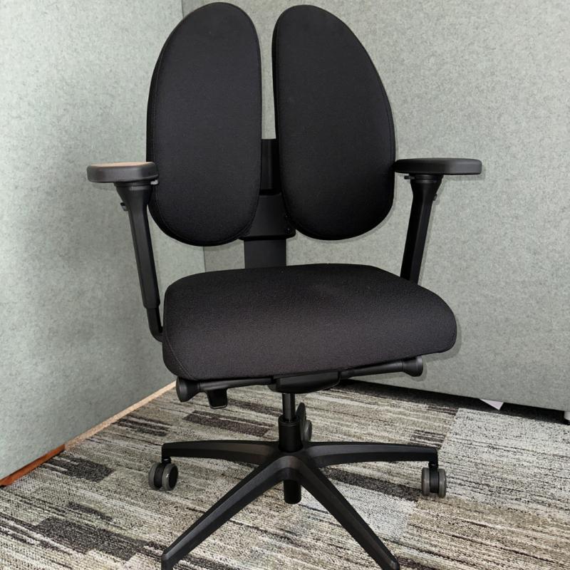 API-Test Wupperchair Bürostuhl Muvback - mit geteilter Rückenlehne