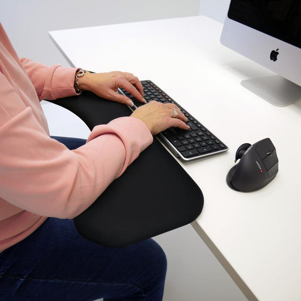 API-Test Tischlehne, Symmetrisch weit 1