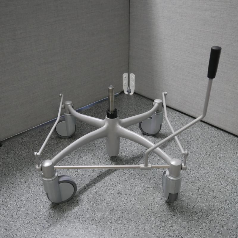 API-Test Trippel-Untergestell mit Handbremse 