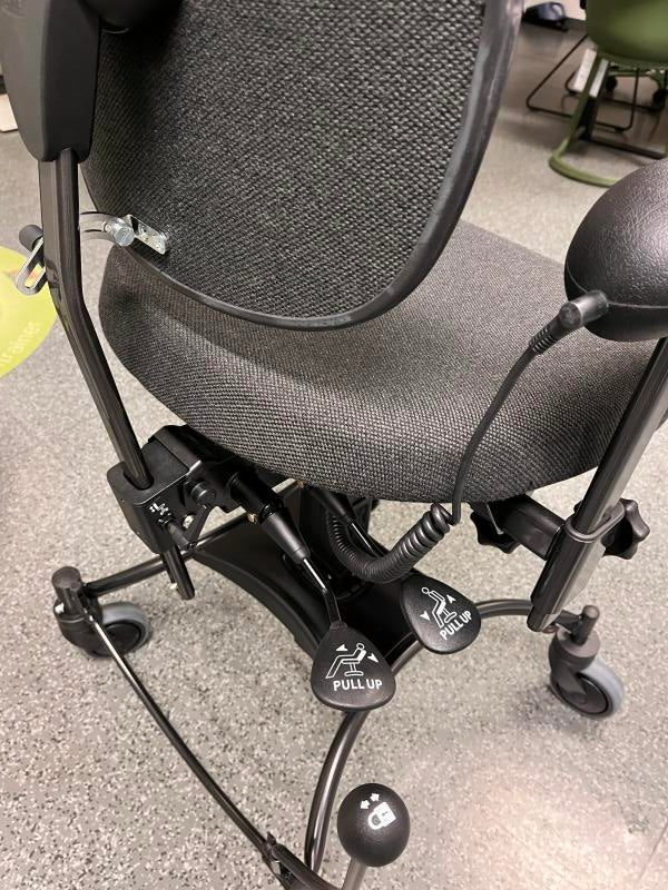 API-Test VELA Tango 100EF Gesundheitsstuhl mit elektrischer Höhenverstellung 