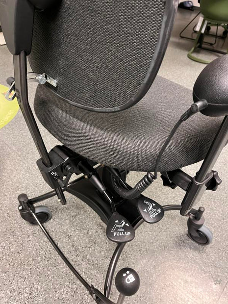 API-Test VELA Tango 100EF Gesundheitsstuhl mit elektrischer Höhenverstellung 