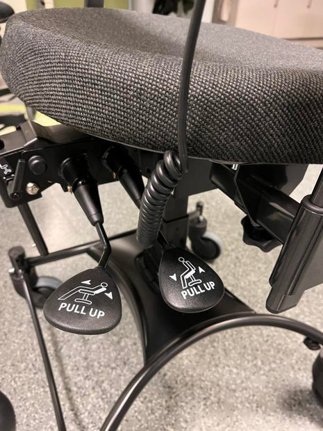 API-Test VELA Tango 100EF Gesundheitsstuhl mit elektrischer Höhenverstellung 