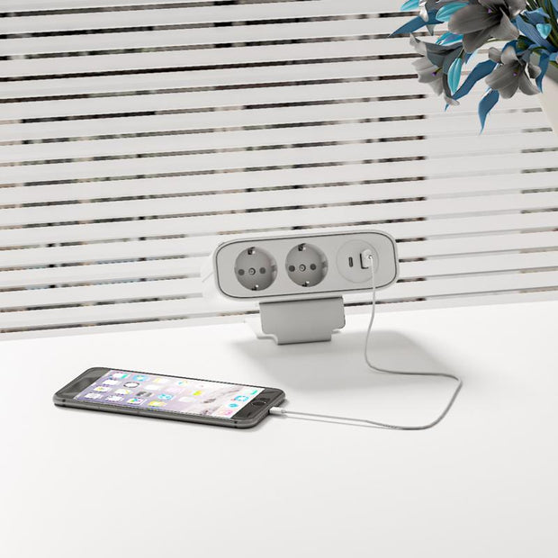 API-Test Tischsteckdose mit USB 1