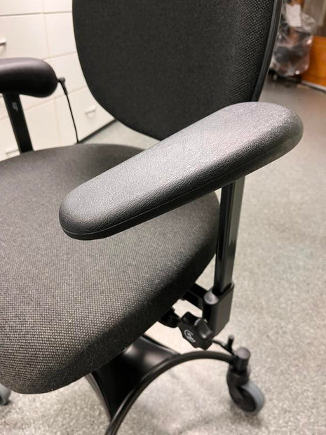 API-Test VELA Tango 100EF Gesundheitsstuhl mit elektrischer Höhenverstellung 