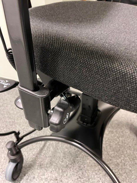 API-Test VELA Tango 100EF Gesundheitsstuhl mit elektrischer Höhenverstellung 