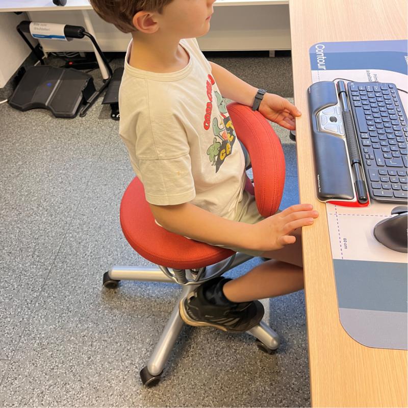 API-Test Bioswing Kinderstuhl Foxy mit Lendenwirbelstütze