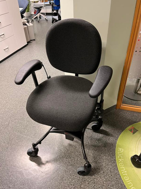 API-Test VELA Tango 100EF Gesundheitsstuhl mit elektrischer Höhenverstellung 